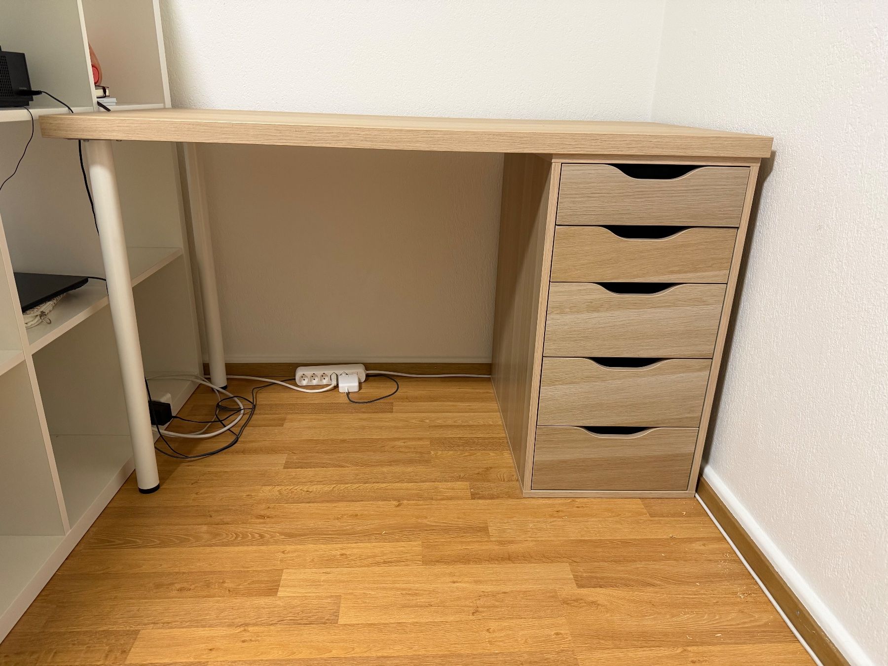 Ikea Schreibtische: Schreibtisch mit Schrank – Gebraucht aus Winterthur von mar_x9kp