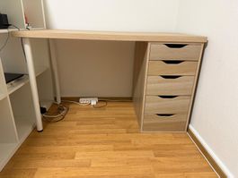 Schreibtisch mit Schrank