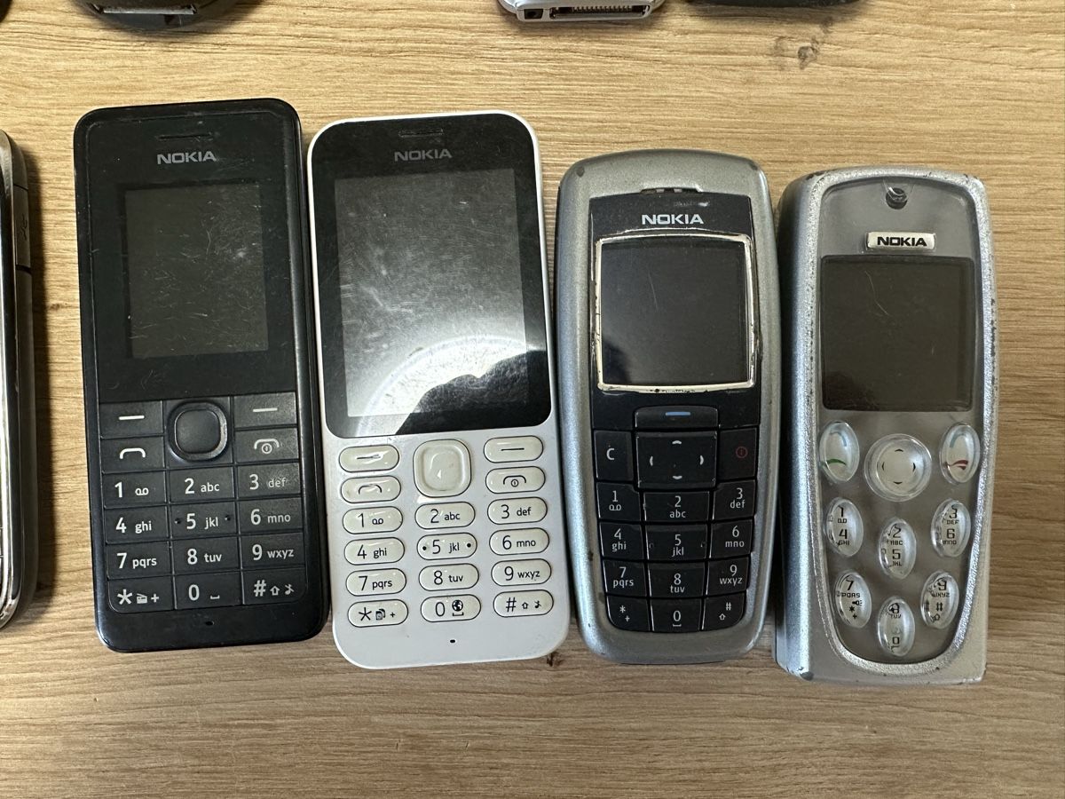Nokia Handys / Smartphones: Handy Konvolut 12 Stück  – Defekt aus Heerbrugg von Amazon38 3