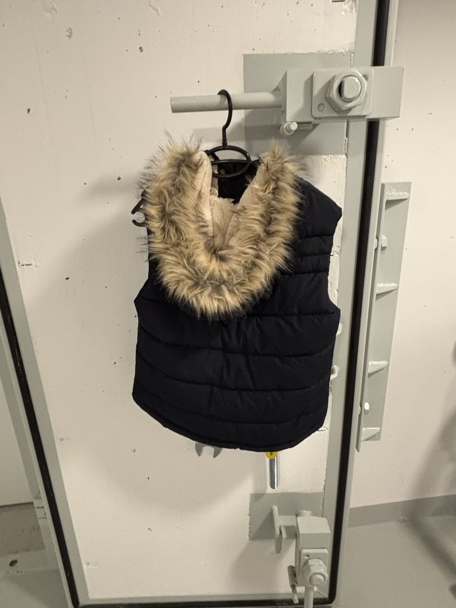 C&A Gilet & Giacche senza maniche: Gilet – Usato da Schleinikon venduto da Jessica_Lutishi 1