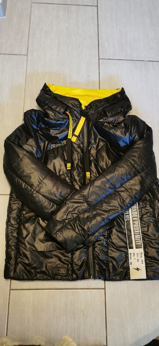 Giacche: Steppjacke/Kapuzenjacke Gr M/L – Usato da Winterthur venduto da Katyakaterina 1