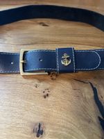 Blauer Ledergurt mit Anker, perfekt für Seglerinnen