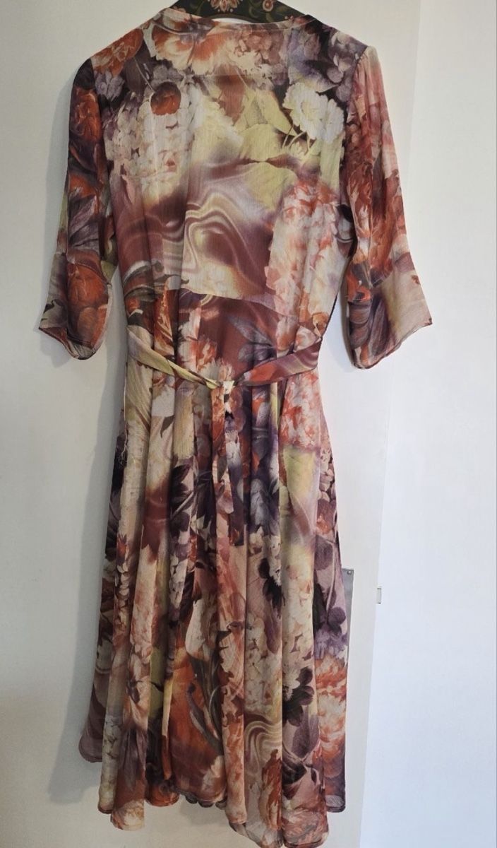 Vestiti: Kleid mit Blumenmuster Grösse 42 neuwertig – Nuovo (secondo la descrizione) da Au ZH venduto da FMRF 1