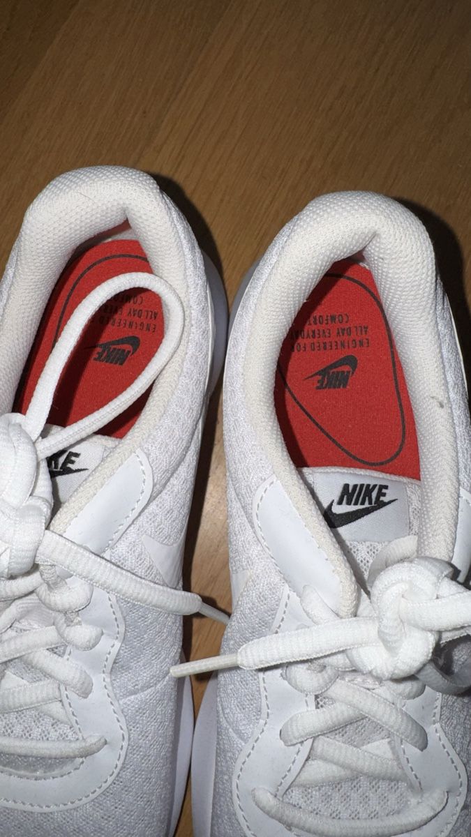 Scarpe da donna: Nike Sneaker, 40, neuwertig – Nuovo (secondo la descrizione) da Gümligen venduto da morticiaaddams 2