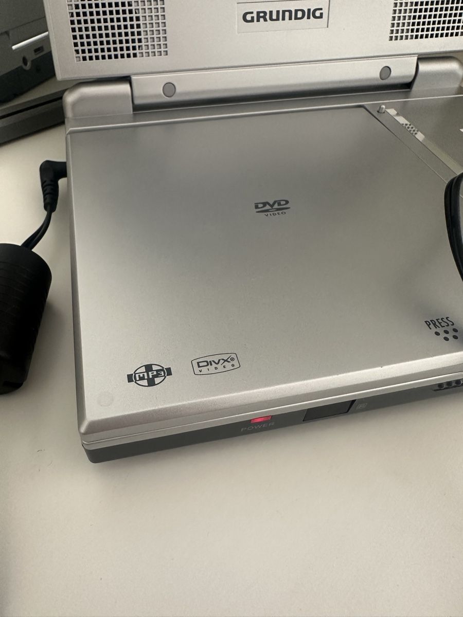 Grundig Lettore multimediale portatile: Grundig tragbarer Mini dvd Player – Usato da Genève venduto da and_nv8c 4