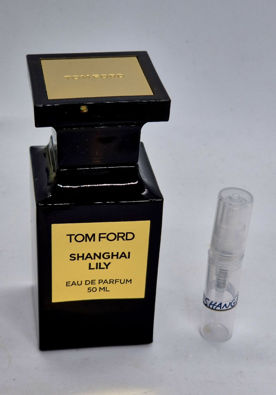 Tom Ford Profumi & Eau de Toilette: 1 ml SHANGHAI LILY TOM FORD ABFÜLLUNG – Nuovo (secondo la descrizione) da St. Gallen venduto da CaliSunshine