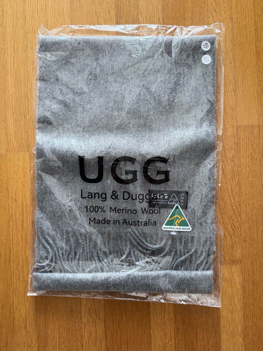 Foulard & Sciarpe: NEW UGG Australia 100% Merino Wool Scarf – Nuovo e nell'imballaggio originale da Zürich venduto da Eb_
