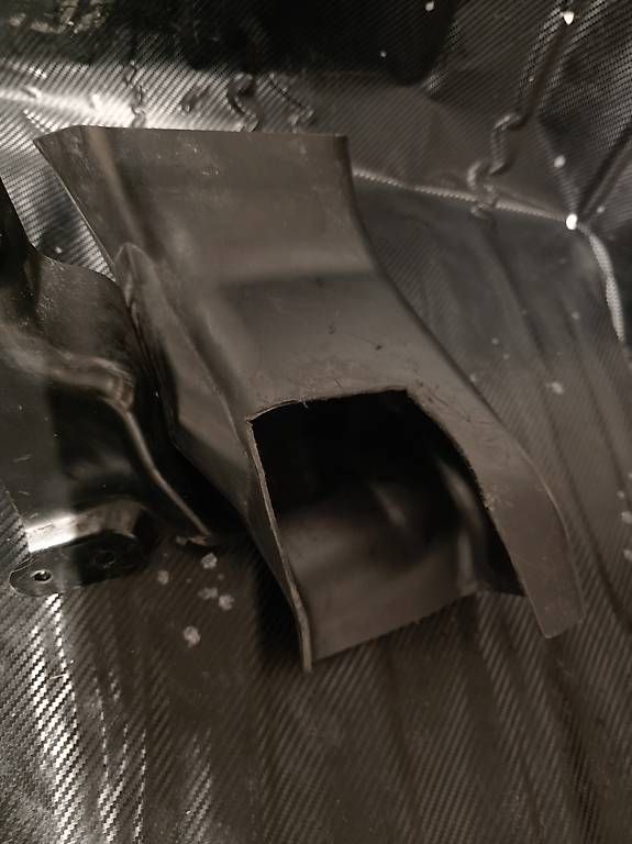 Automobili: Mitsubishi Lancer Evolution 9 front bumper air ducts – Usato da Schlatt TG venduto da dev_5pfh