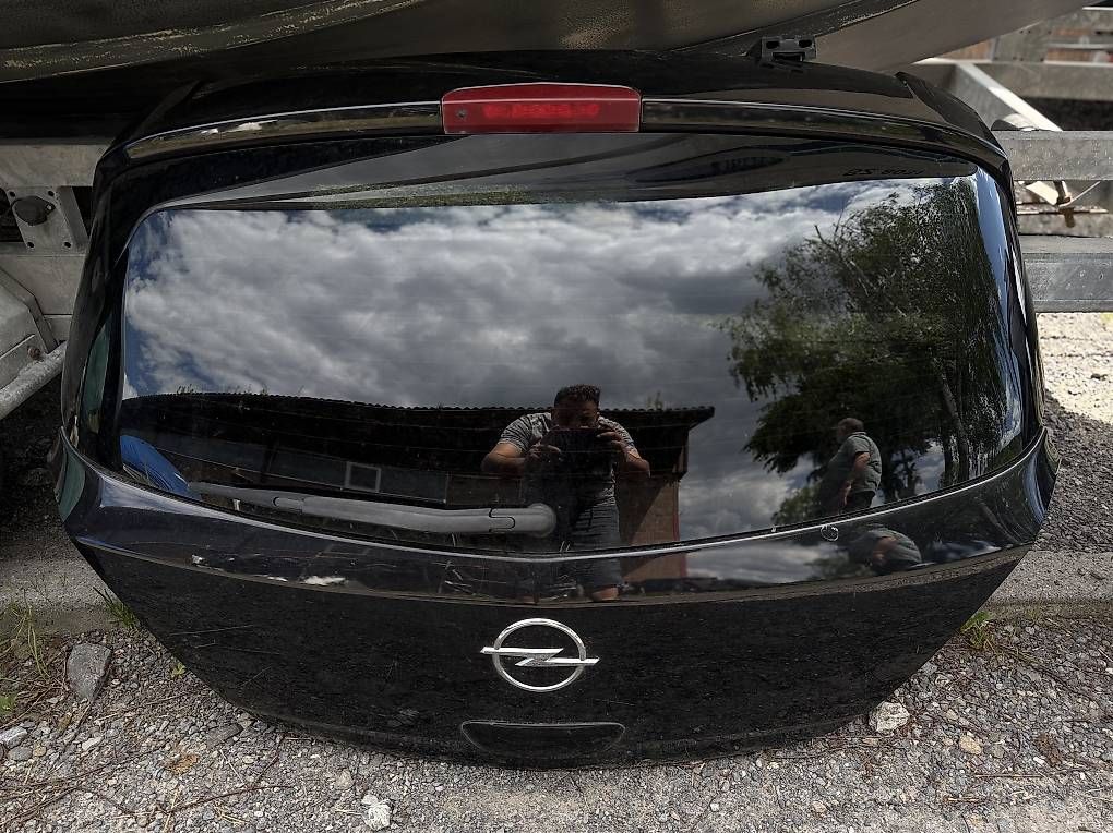 Tutti pezzi di ricambio auto: Opel Astra    Hecktüre / Heckklappe   – Usato da Udligenswil venduto da Sch2s