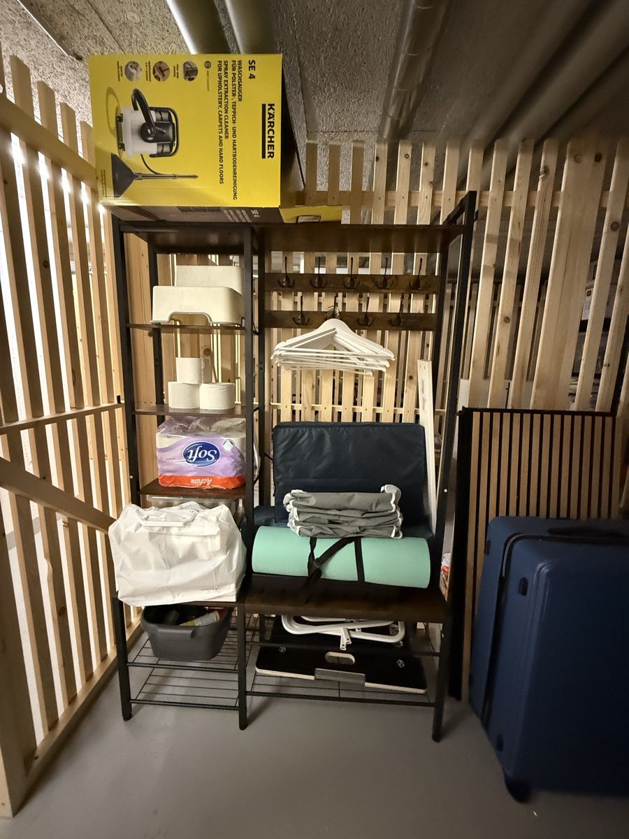 Guardaroba: Garderobe – Nuovo (secondo la descrizione) da Gränichen venduto da nes_2lpd
