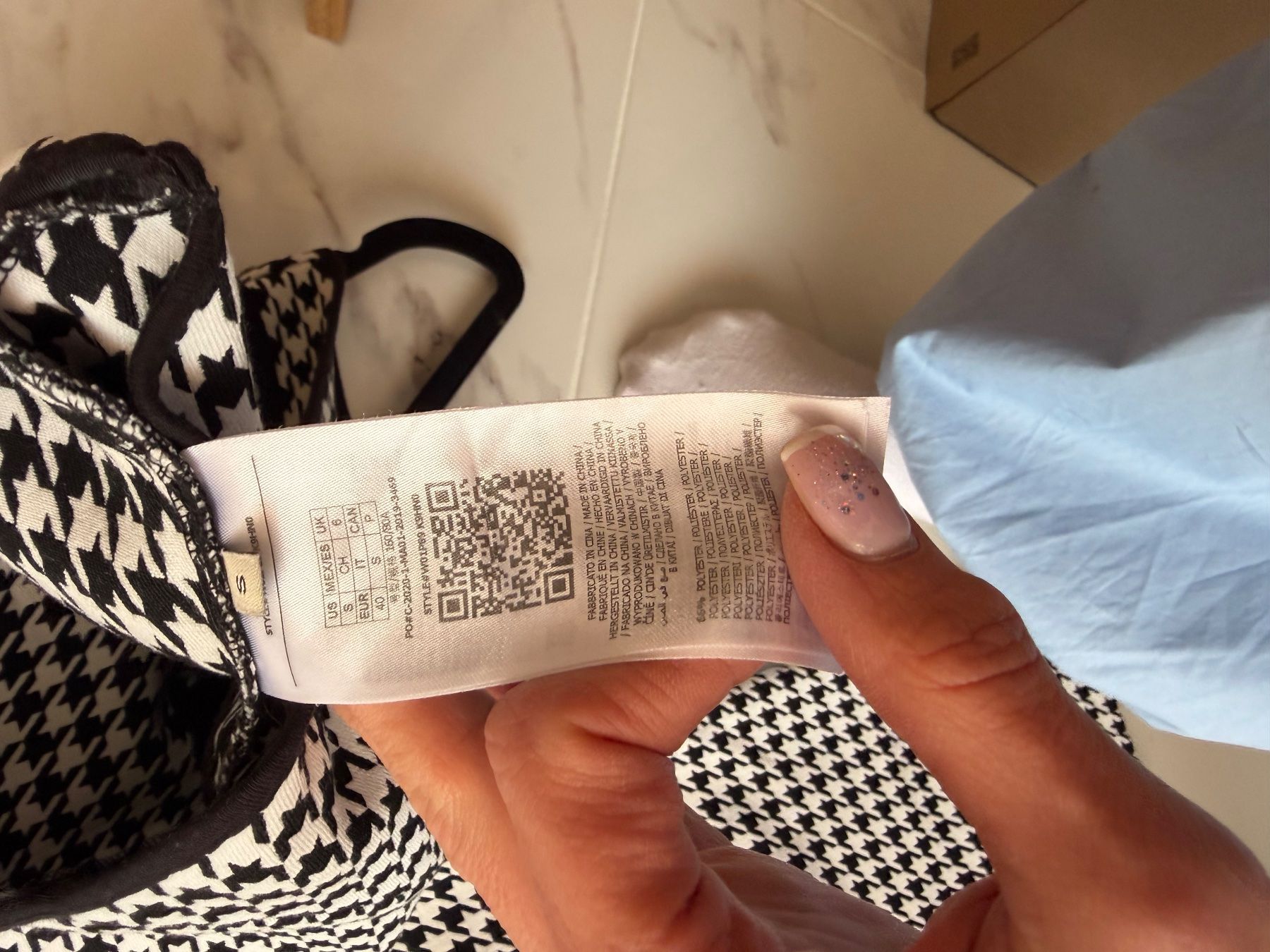 Guess Lotti di vestiti: Guess Houndstooth Set, Rock mit Schlitz, Grösse 34/36 – Usato da Arch venduto da ellaisa84 5