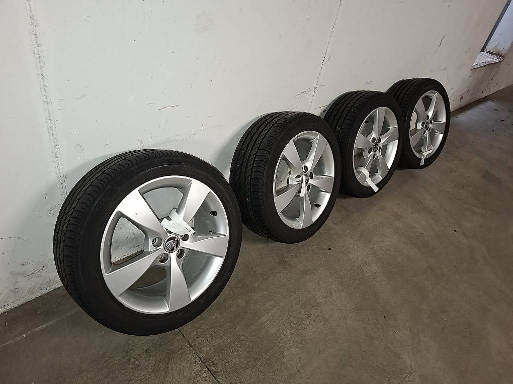 Pneus & Kompletträder: Skoda Rapid Räder 215/45 R16 – Gebraucht aus Klingnau von mar_gq5p 1