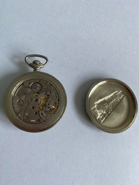 Swiss Orologi: ZWEI UHREN UND EIN MESSER – Difettoso da Chur venduto da silbermon 5