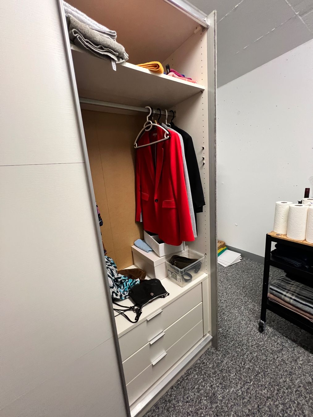 Pfister Schränke: Kleiderschrank mit Schiebetüren – Neu (gemäss Beschreibung) aus Neuenhof von rah_j2qp 1