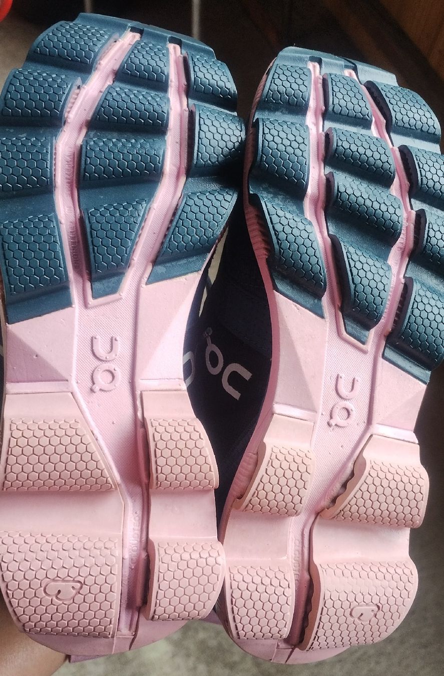On Chaussures femmes: On Running Schuhe Grösse 39 – D'occasion à Schiers par bak007 3