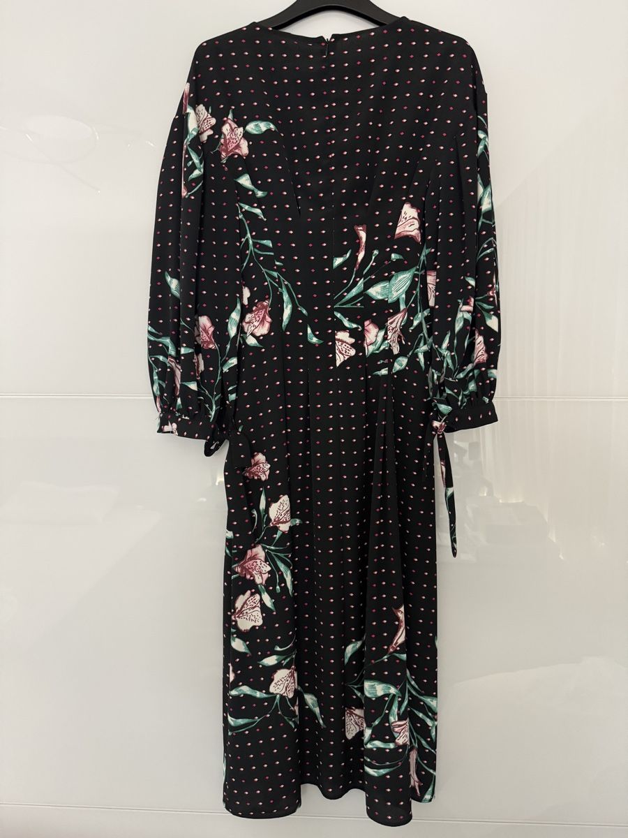 H&M Kleider: H&M Kleid in der Gr. 36 im Blumenmuster – Gebraucht aus Grenchen von servet.t 1