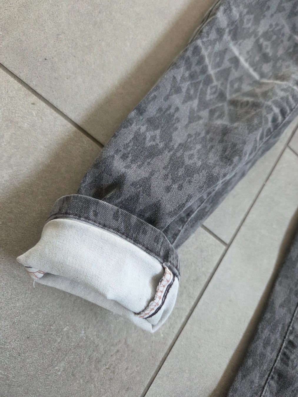 Zara Pantaloni: Hose von Zara Grösse 122 – Usato da Wiesendangen venduto da troawus 1