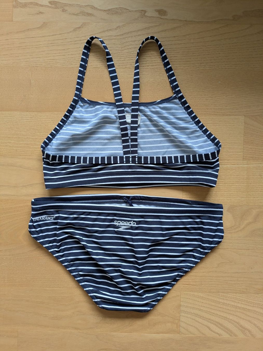 Speedo Maillots de bain & Bikinis: Speedo Badeanzug gestreift Grösse 40 – D'occasion à Teufen AR par eva_6s5f 1