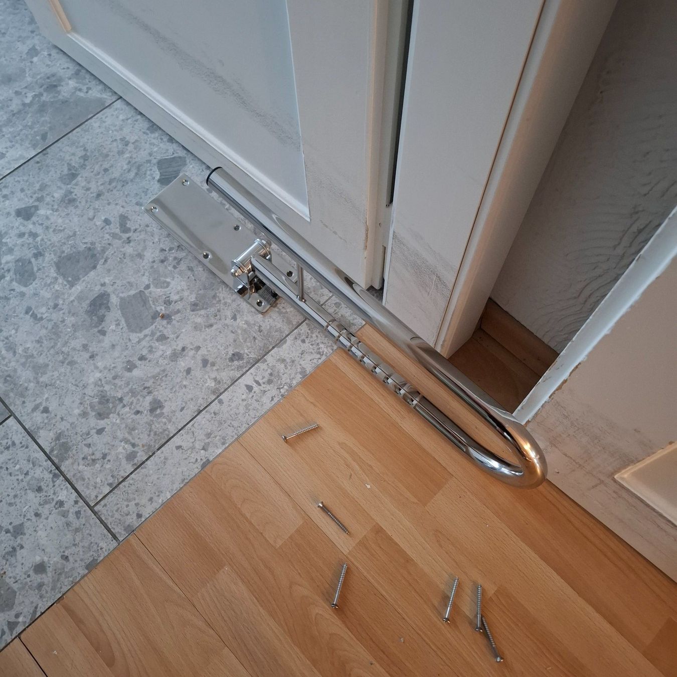 Wandhalterungen: Haltegriff - Sicherheitsstützgriff mit Fallsicherung – Gebraucht aus Bonstetten von Theo75 1