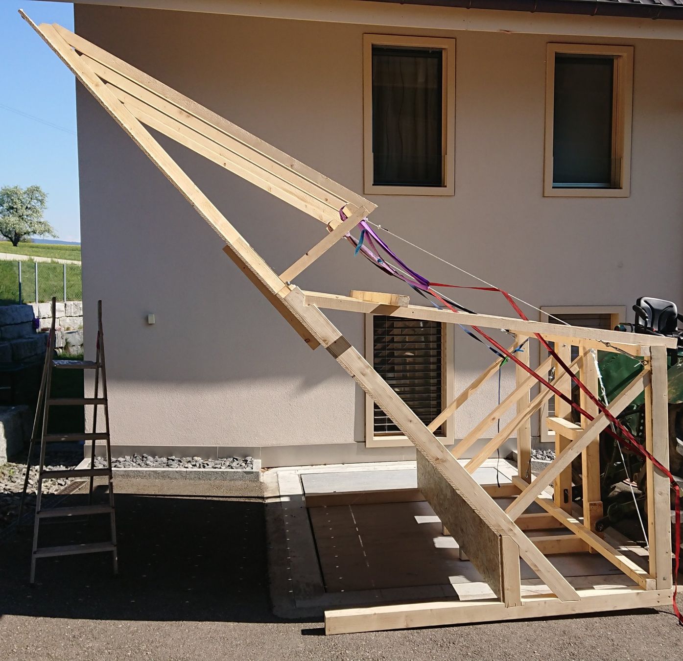 Murs & prises d'escalade: Moonboard freistehend mit Griffe – D'occasion à Ebertswil par Bolomotos