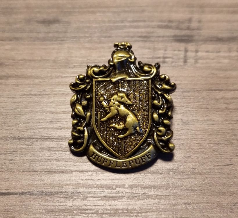 Harry Potter Hufflepuff Dachs Aufkleber – 10x10 Cm, Weiß Glänzend, Vinyl, Wasserfest