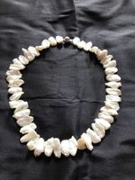 Flache Perlenkette mit Verschluss in Weissgold