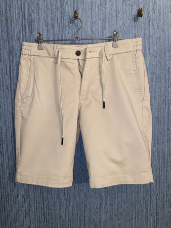 Dstrezzed - short blanc cassé en parfait état!