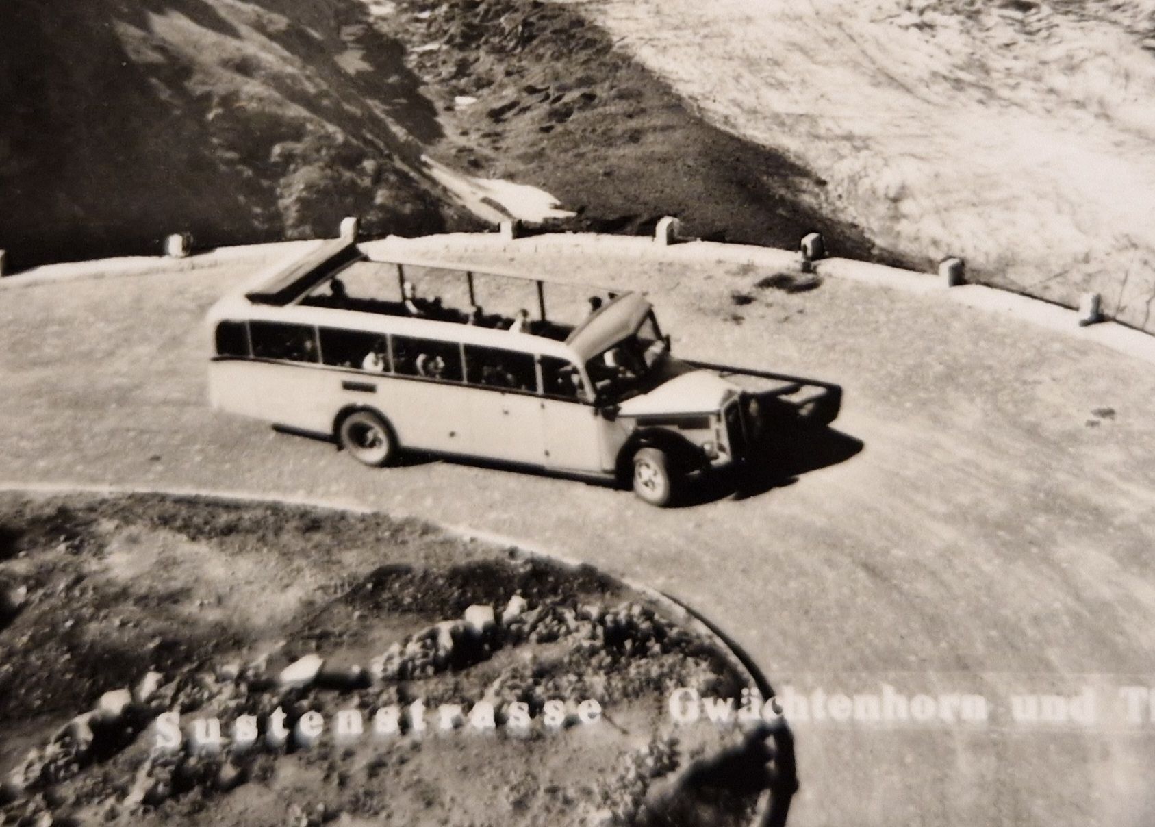 Cartoline postali: Sustenstrasse, Oldtimer Postauto 1948, n. Rolle, a.R. Koller – Usato da Ebikon venduto da Donar50 1