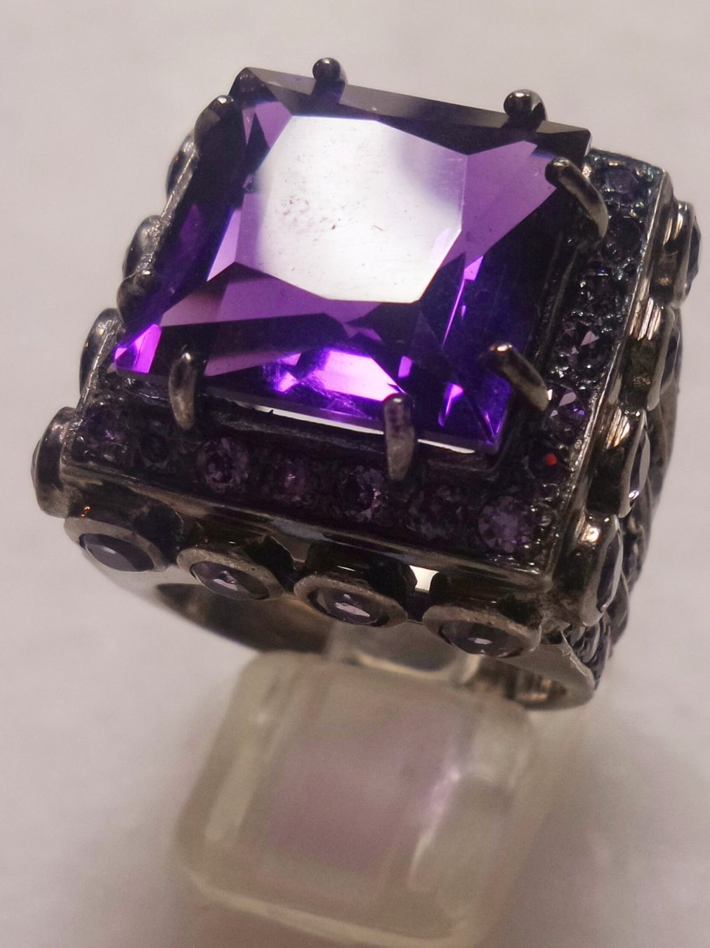 Anelli: Ring mit Amethysten in rhodiniertem Silber 925 Grösse 57 – Nuovo (secondo la descrizione) da Zürich venduto da Bieter04 4