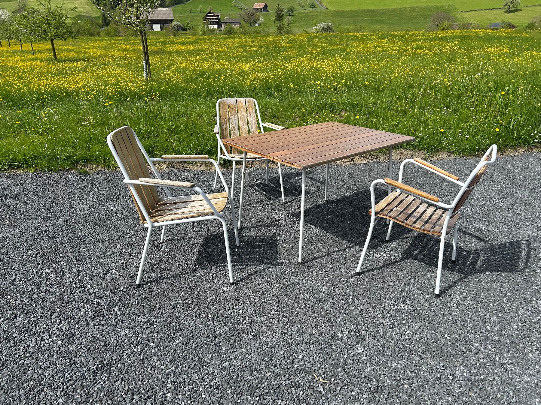 Set di tavolo e panche: Vintage Gartenmöbel dänisch Design – Usato da Goldau venduto da Taburettli_Brocante 1