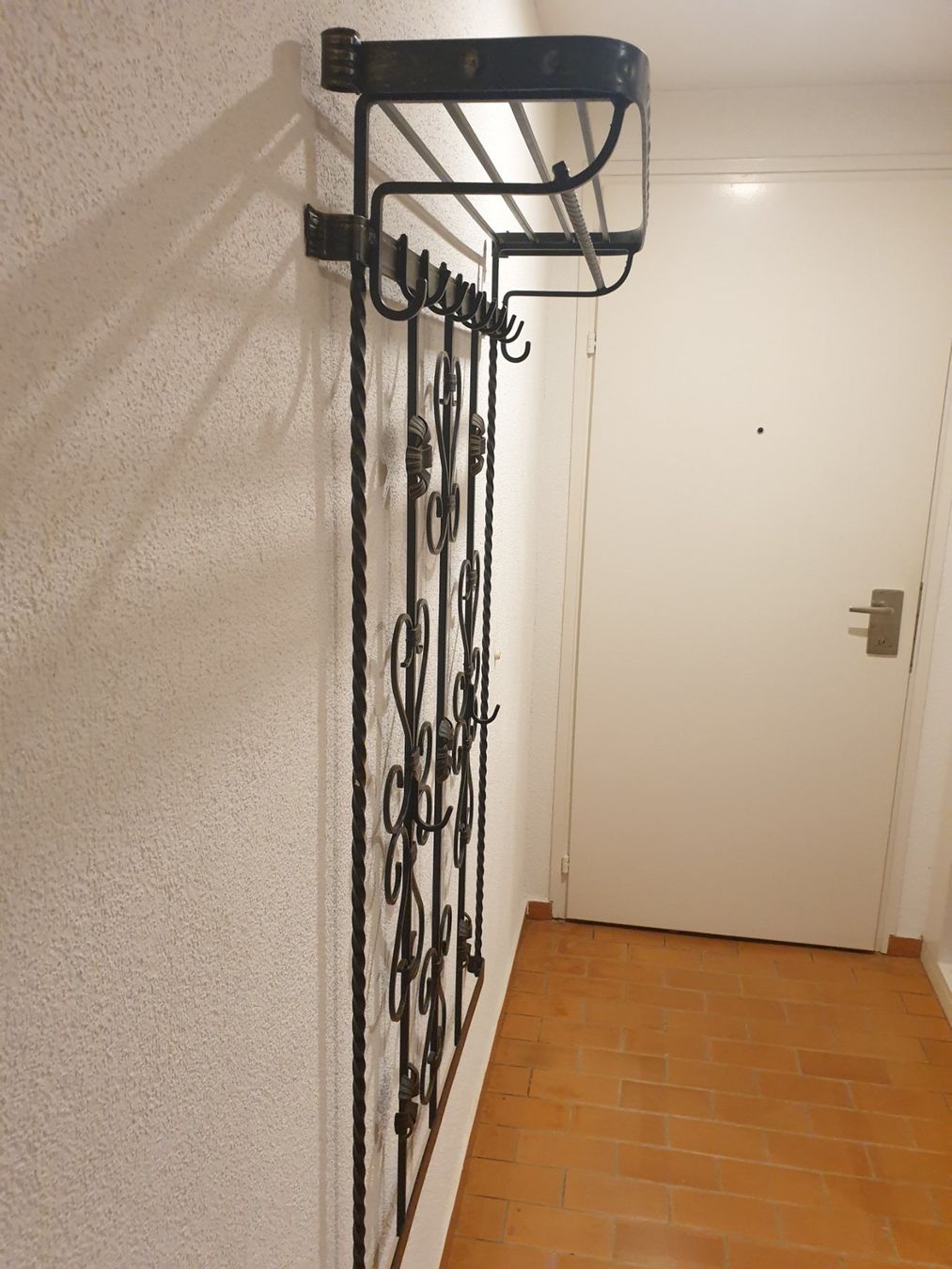 Guardaroba: Garderobe Schmiedeisern – Usato da Luzern venduto da Eywaa 1