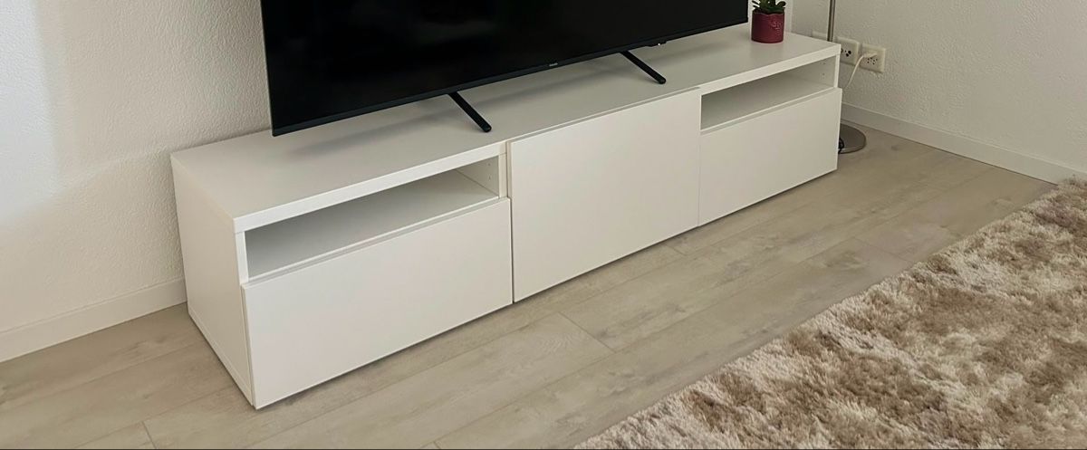 TV Möbel: TV-Lowboard weiss mit Fächern  – Neu (gemäss Beschreibung) aus Windisch von Purky666