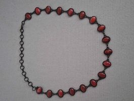 Kette mit Rotensteinen Metall antik.