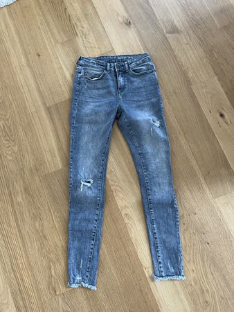 Jeans Noisy May grau skinny W26 / L32 XS neuwertig