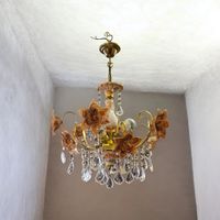 Vintage Kronleuchter / florale Deckenlampe mit Kristallbehan
