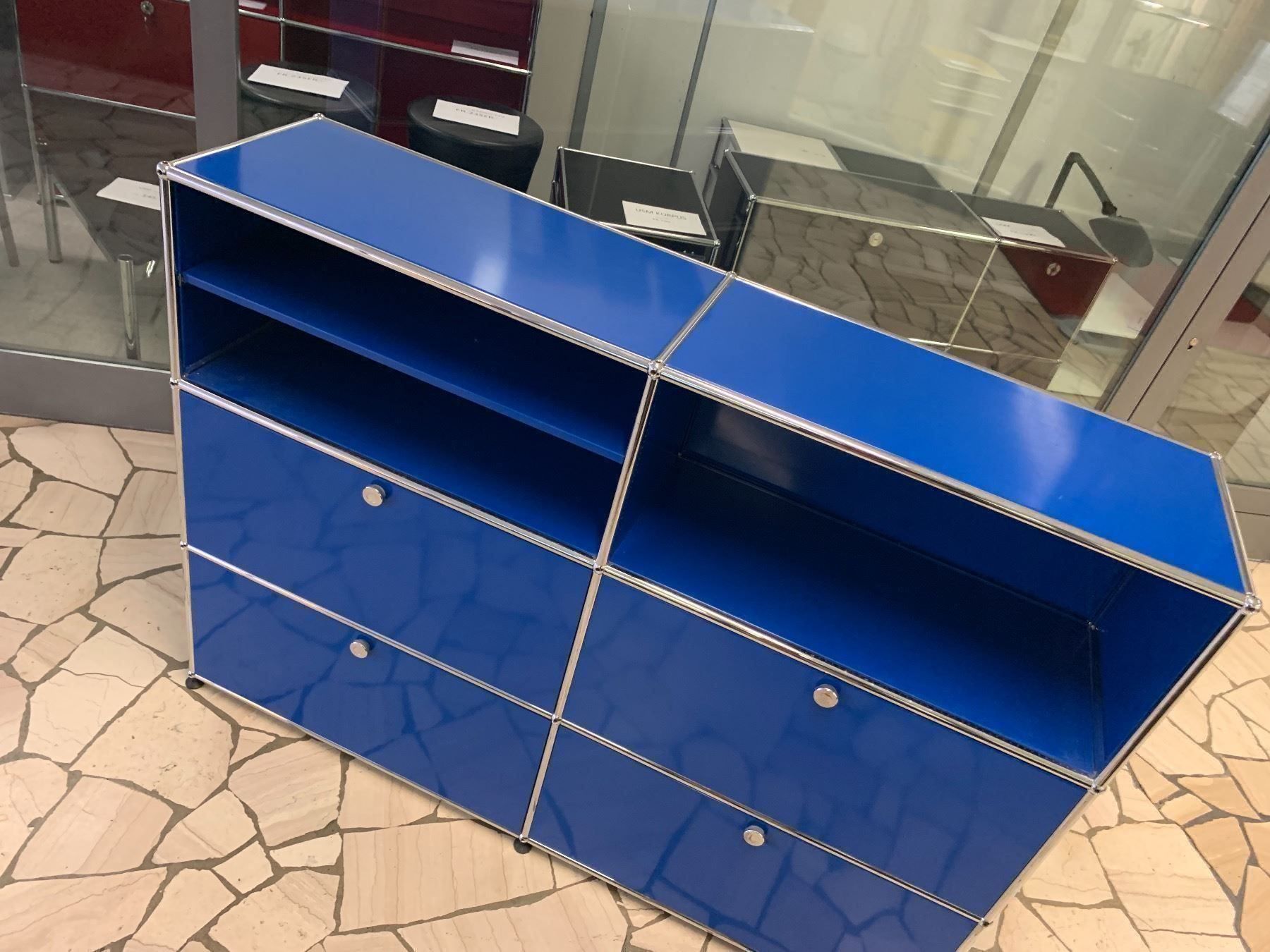 USM Scaffali: USM Highboard Blau Lieferung Gratis – Usato da Thun venduto da Thuno6 5