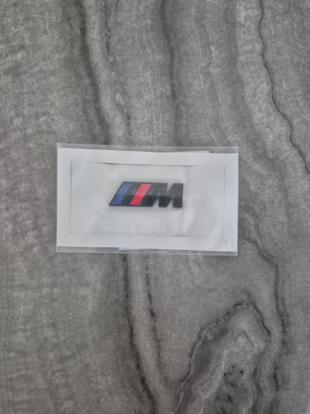 Accessori per altri veicoli: BMW M Logo glänzend Schwarz – Nuovo e nell'imballaggio originale da Gelterkinden venduto da Jetlir.