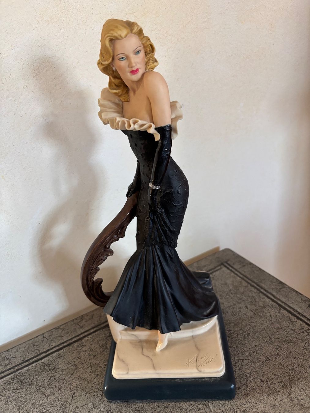 Figuren: Skulptur eines Models Vittorio Tessaro – Neu (gemäss Beschreibung) aus Balsthal von Uroby