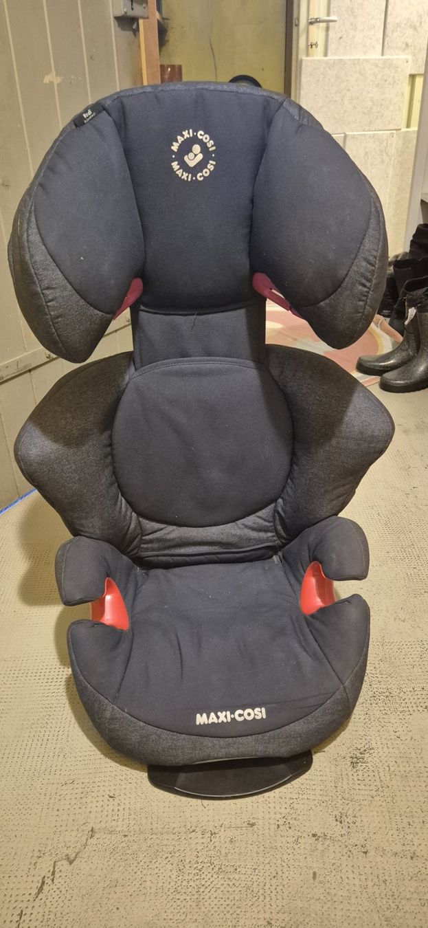 Maxi-Cosi Seggiolini per auto: Siège auto Maxi-Cosi gris bon état – Usato da Lausanne venduto da PEX_Import