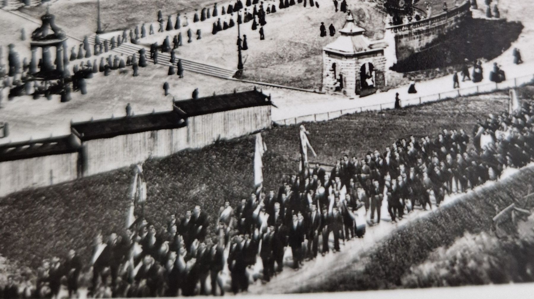 Cartoline postali: Einsiedeln, Klosterplatz, Prozession 1932 – Usato da Ebikon venduto da Donar50 1