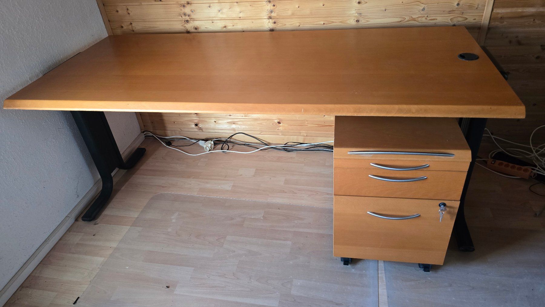 Scrivanie: Schreibtisch mit Rollcontainer Bucheoptik – Usato da Bremgarten AG venduto da Morula