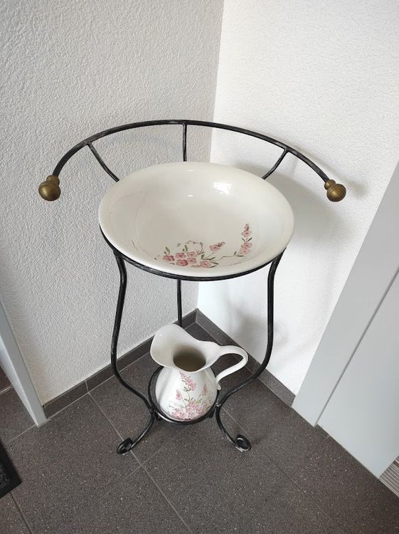 Ständer mit Waschschüssel und Krug Kaufen auf Ricardo