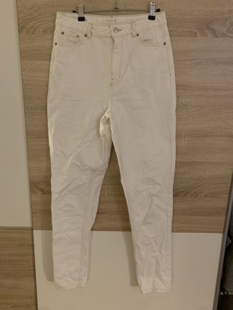 High Rise Mom Jeans / High Waisted