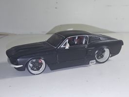 Ford Mustang GT 1967 Massstab 1:24 von Maisto. (nov638)