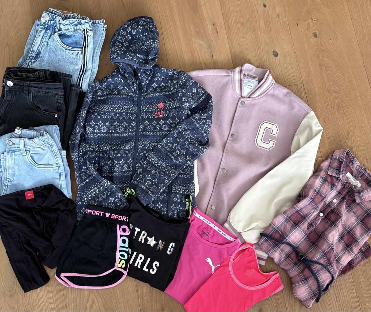 Lotti & Set di vestiti: Kleiderpaket Mädchen Grösse 152 – Usato da Balzers venduto da mimaja