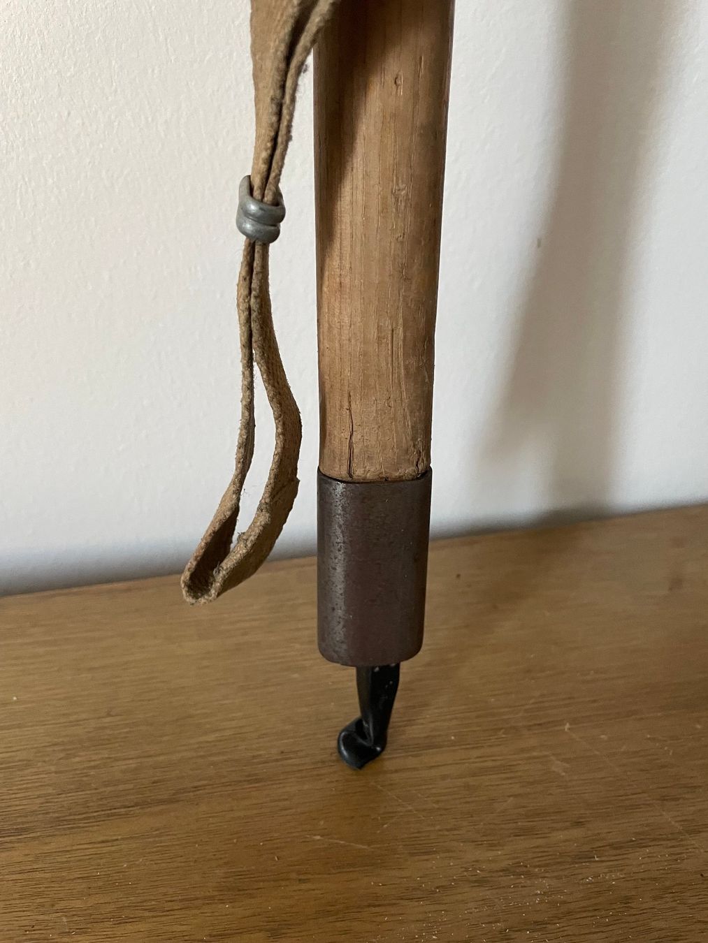 Kletterausrüstungen: Bergsteiger-Rucksack mit Tragegestell und Holz-Eispickel – Gebraucht aus Münchenbuchsee von hamama18 5
