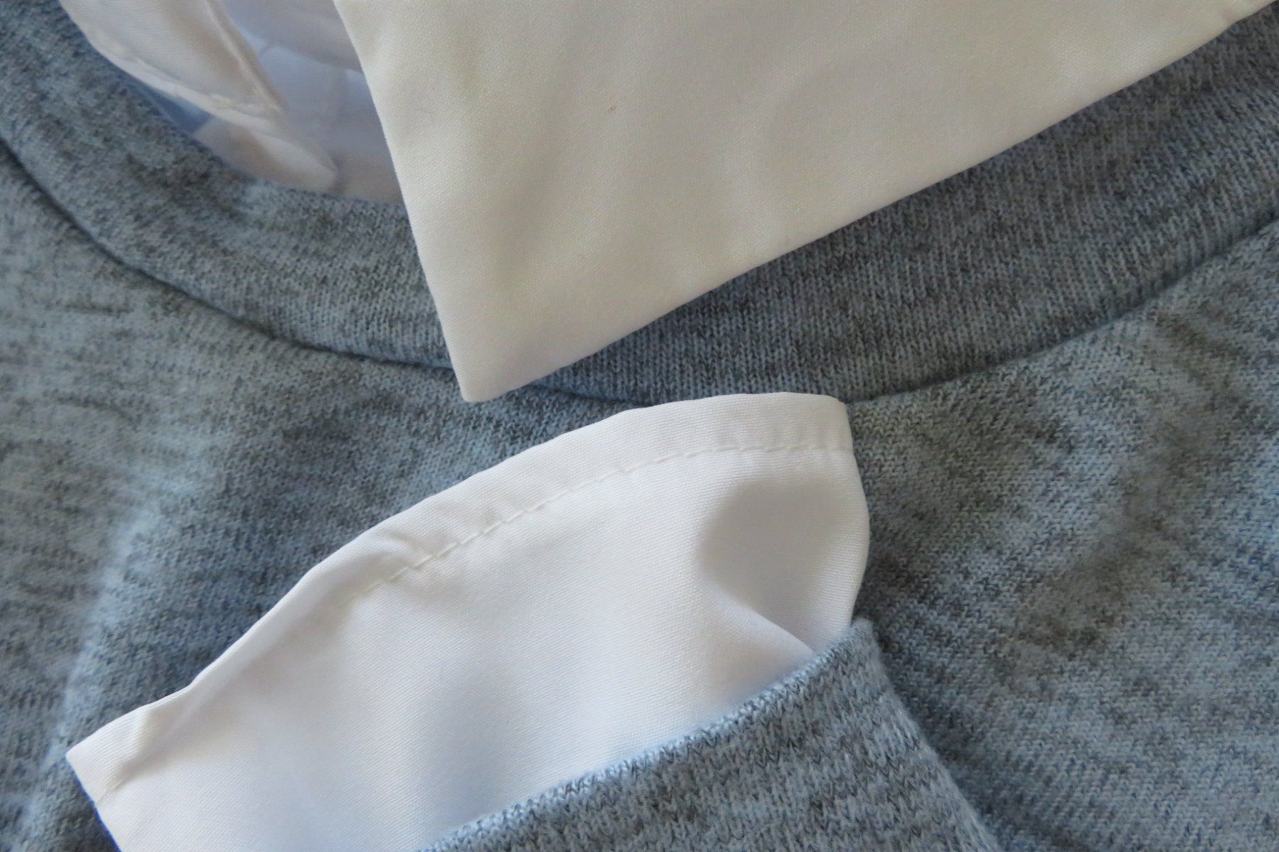 Pulls & Sweat-shirts: Pullover mit Bluseneinsatz Grösse 38 – Neuf (Voir description) à Wil ZH par Tamagy 2