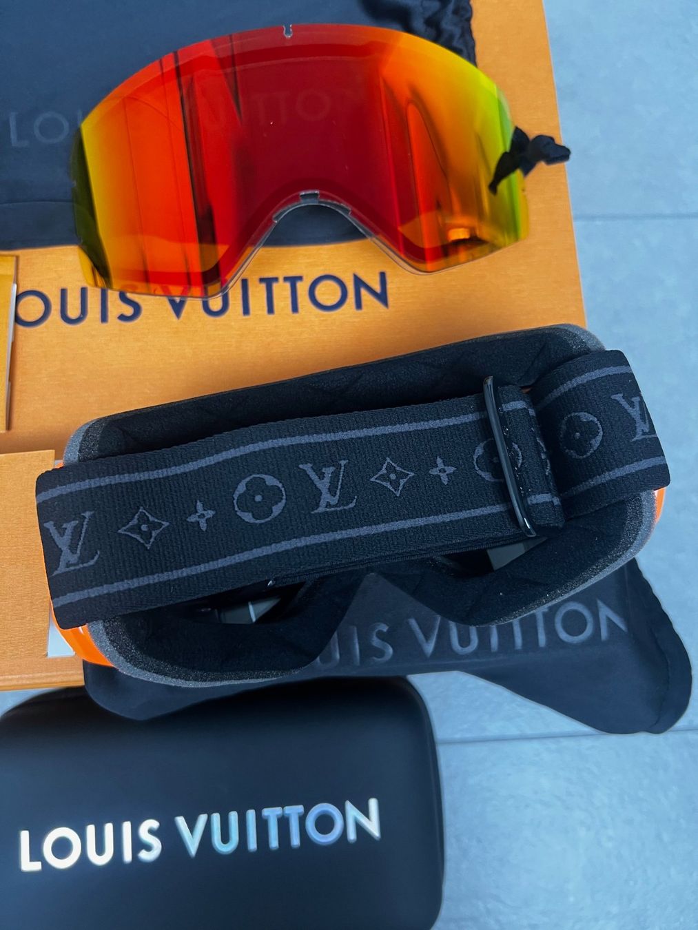 Louis Vuitton Occhiali & Lenti: Louis Vuitton Ski Mask – Nuovo (secondo la descrizione) da Biel/Bienne venduto da sami0788480082 2