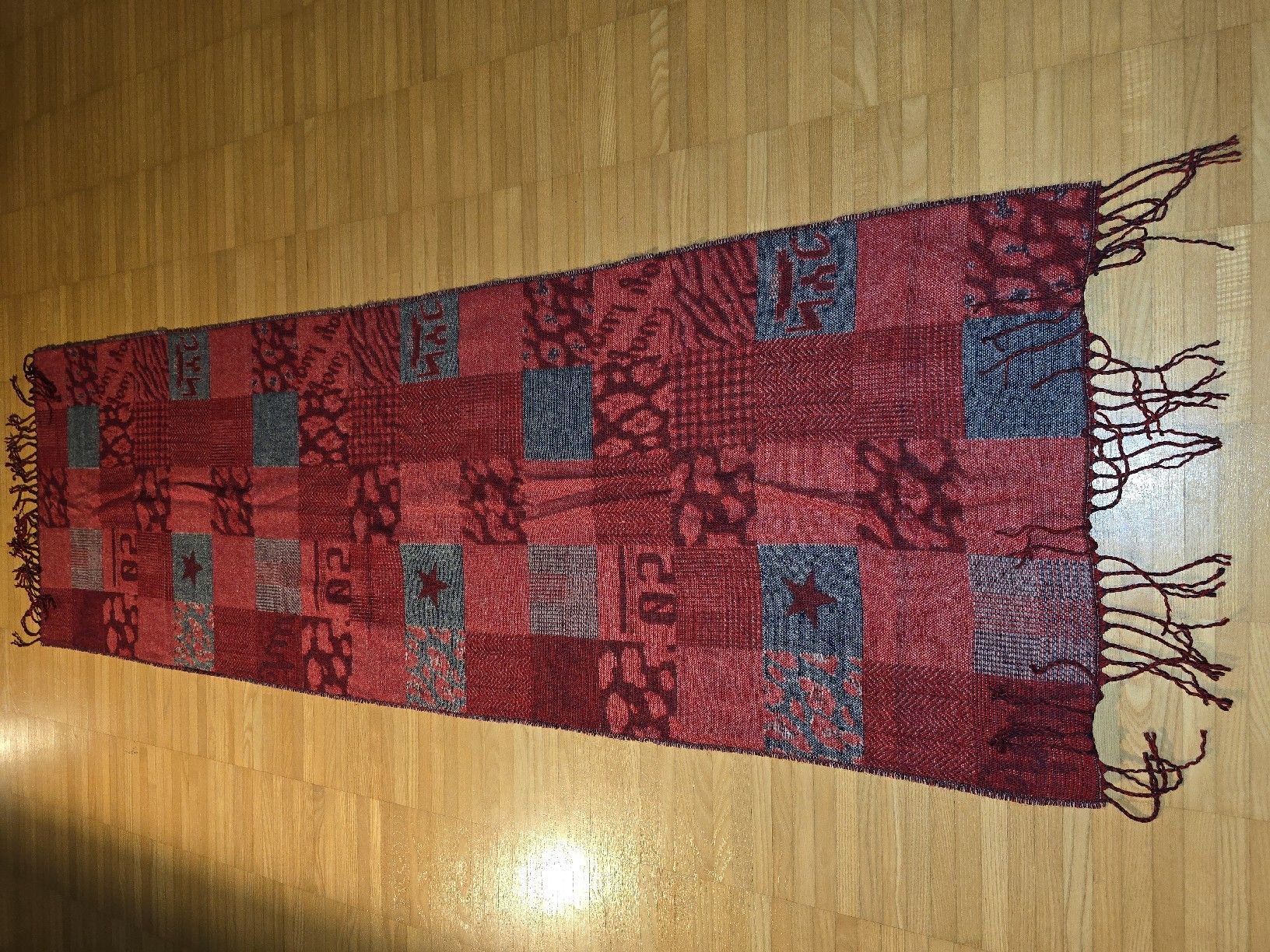 Foulard & Sciarpe: Winter-Schal mit Fransen, ungetragen – Nuovo (secondo la descrizione) da St. Gallen venduto da A.W.128 1