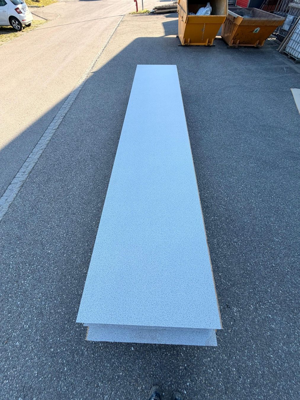 Piatti di portata: Spanplatten 40mm mineralisch beschichtet 62m2 – Usato da Flumenthal venduto da Nanuk7